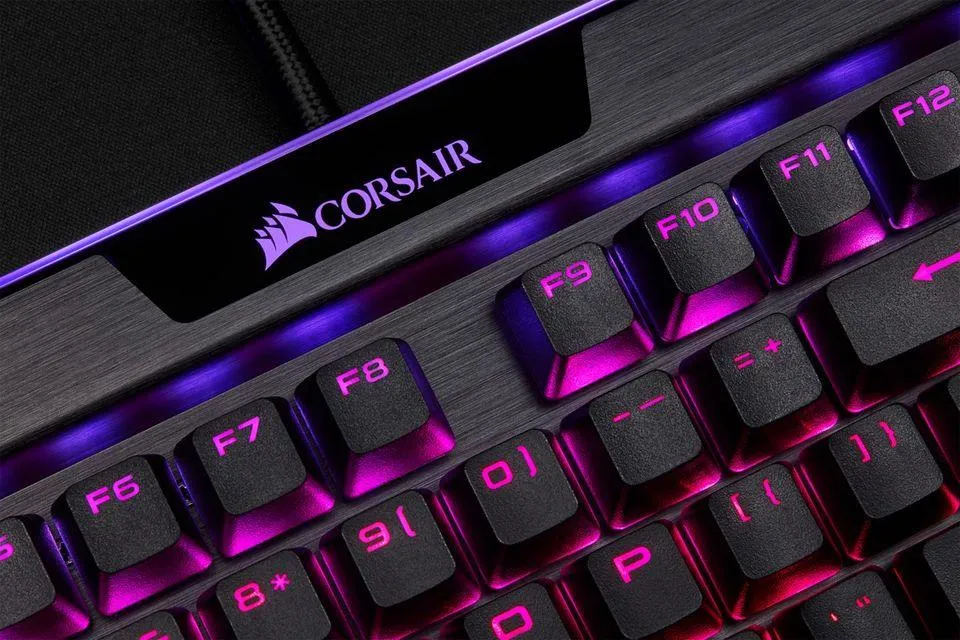 Corsair Gaming K95 RGB Platinum XT Mechanical Gaming Keyboard Cherry MX Speed (Silver)